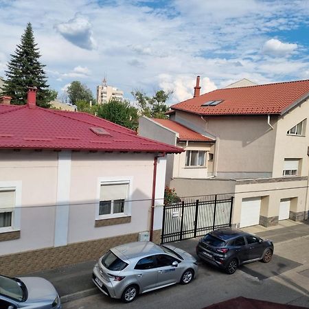 Cozy Apartment Near City Center Bucharest Exterior photo